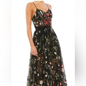 Mac Duggal Floral Embroidered Gown. Size 8
